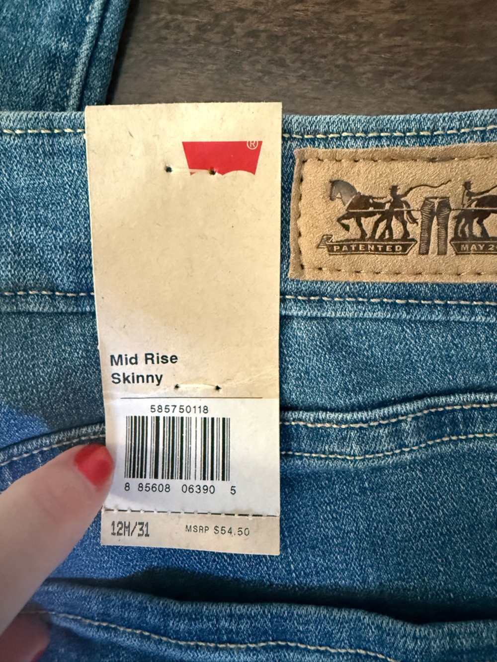Levi's Mid Rise Skinny Jeans - Picture 7 of 9